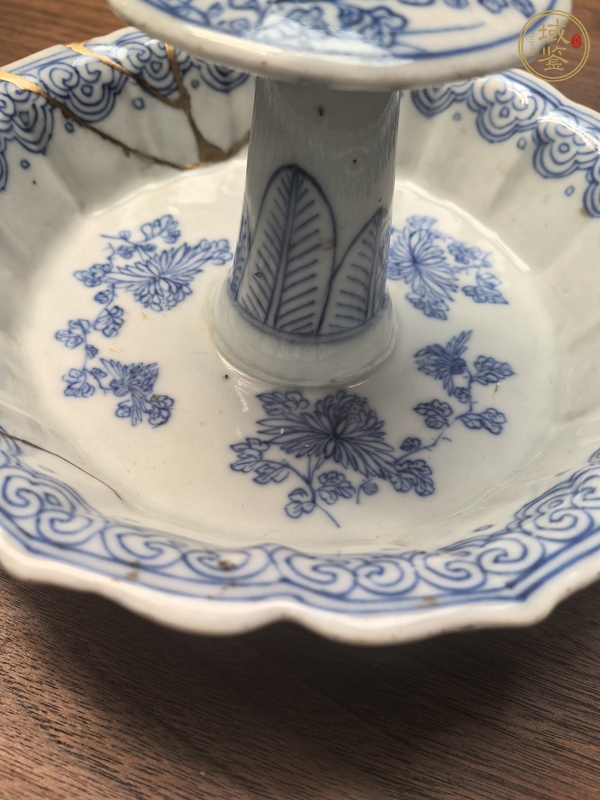 古玩陶瓷乾隆淡描青花燭臺真品鑒賞圖