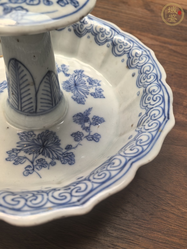 古玩陶瓷乾隆淡描青花燭臺真品鑒賞圖