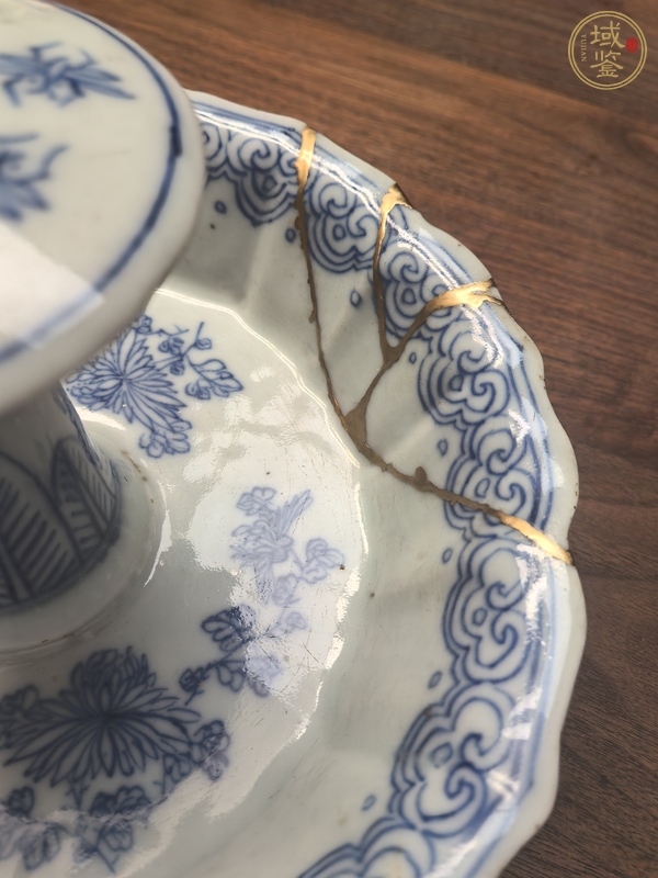 古玩陶瓷乾隆淡描青花燭臺真品鑒賞圖