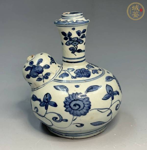 古玩陶瓷明晚期 青花纏枝花卉紋軍持真品鑒賞圖