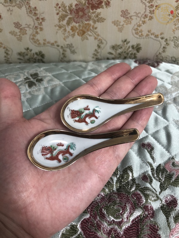 古玩陶瓷粉彩龍紋勺真品鑒賞圖