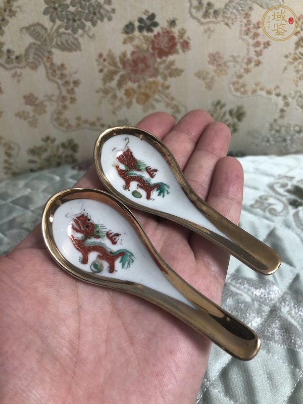 古玩陶瓷粉彩龍紋勺真品鑒賞圖
