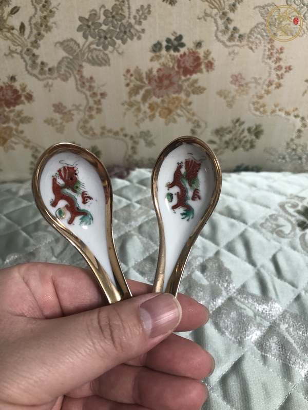 古玩陶瓷粉彩龍紋勺真品鑒賞圖