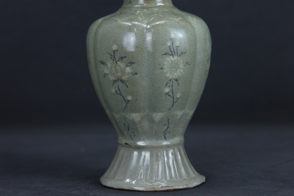 古玩陶瓷高麗青瓷鑲嵌如意花卉紋瓜棱花口瓶拍賣，當(dāng)前價格1000000元