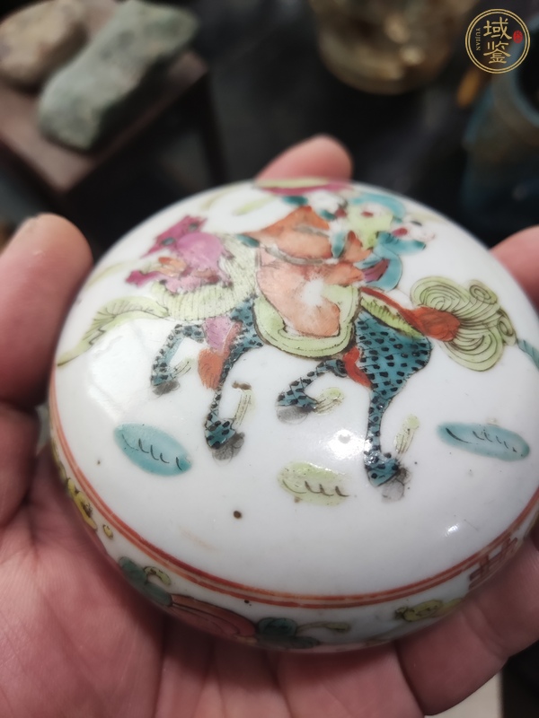 古玩陶瓷麒麟送子粉彩蓋盒真品鑒賞圖