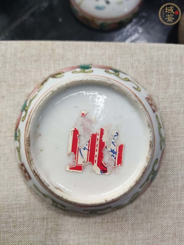 古玩陶瓷麒麟送子粉彩蓋盒真品鑒賞圖