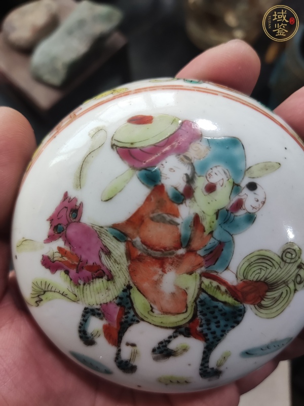 古玩陶瓷麒麟送子粉彩蓋盒真品鑒賞圖