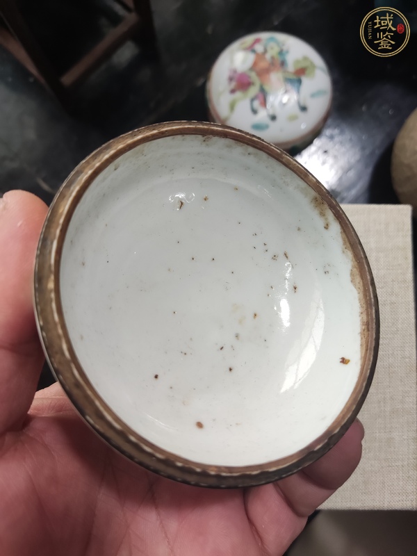 古玩陶瓷麒麟送子粉彩蓋盒真品鑒賞圖
