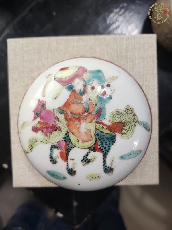 古玩麒麟送子粉彩蓋盒真品鑒賞圖