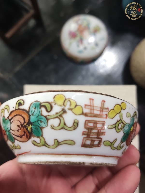 古玩陶瓷麒麟送子粉彩蓋盒真品鑒賞圖