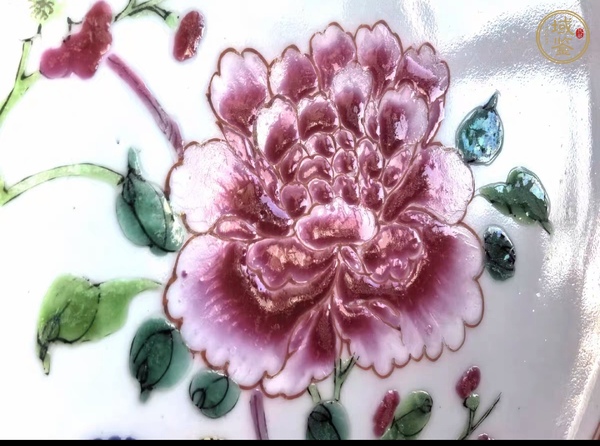 古玩陶瓷花卉紋粉彩盤真品鑒賞圖