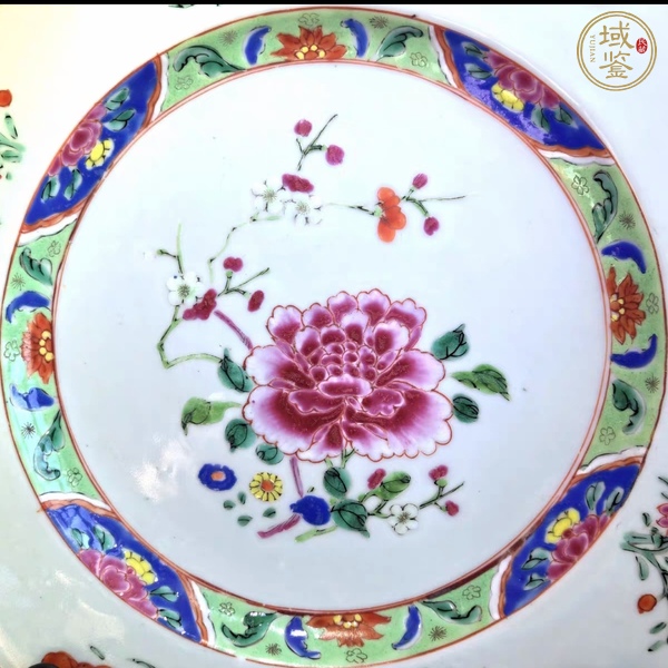 古玩陶瓷花卉紋粉彩盤真品鑒賞圖