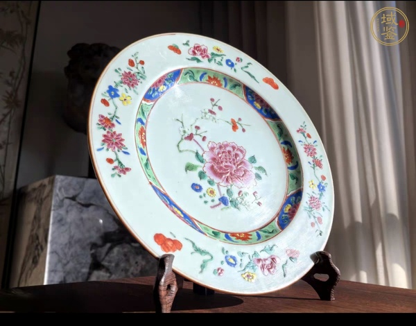 古玩花卉紋粉彩盤真品鑒賞圖