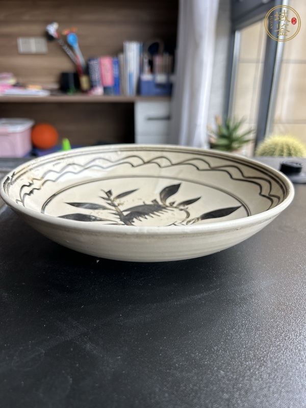 古玩陶瓷磁州窯白地黑花折枝石榴紋盤真品鑒賞圖
