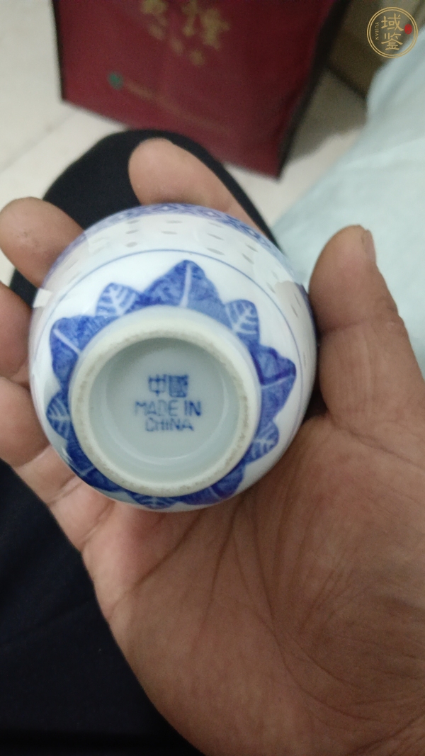 古玩陶瓷玲瓏瓷青花杯真品鑒賞圖