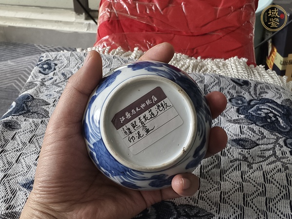古玩陶瓷花卉紋青花蓋盒真品鑒賞圖