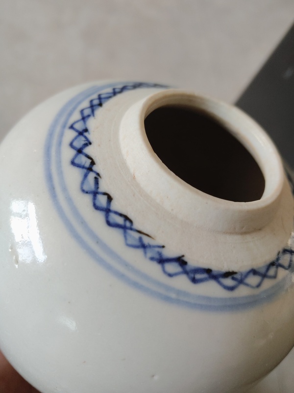 古玩陶瓷清中期團(tuán)鶴青花罐拍賣，當(dāng)前價(jià)格2200元