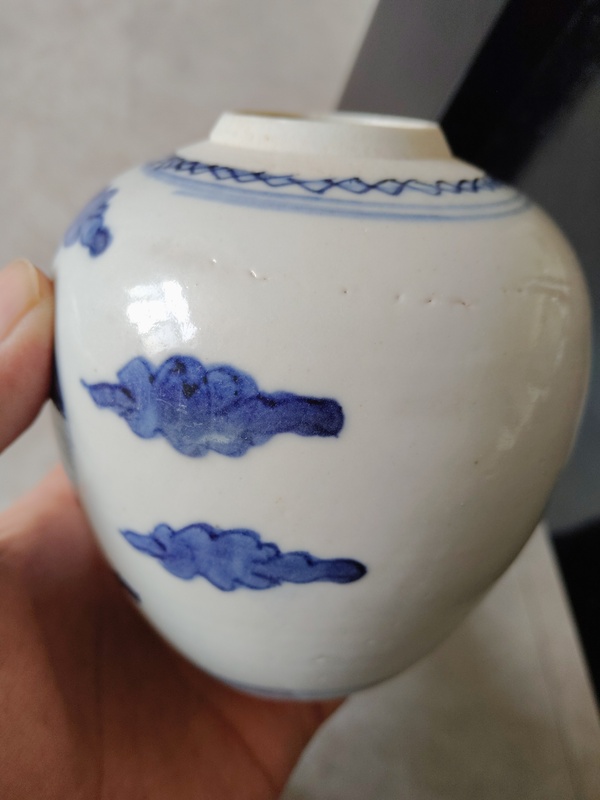 古玩陶瓷清中期團(tuán)鶴青花罐拍賣，當(dāng)前價(jià)格2200元