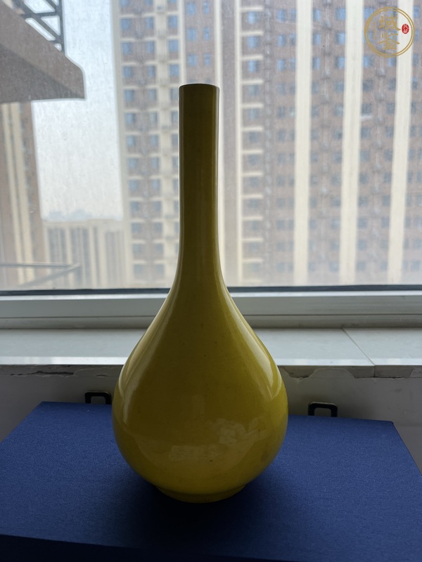 古玩陶瓷黃哥釉長頸瓶真品鑒賞圖