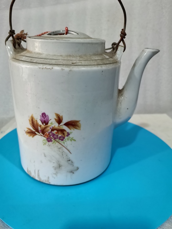 古玩陶瓷彩繪畫花卉紋提梁壺拍賣,當(dāng)前價(jià)格480元