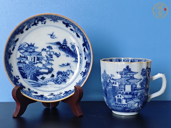 古玩陶瓷青花山水樓閣通景紋杯碟一套真品鑒賞圖