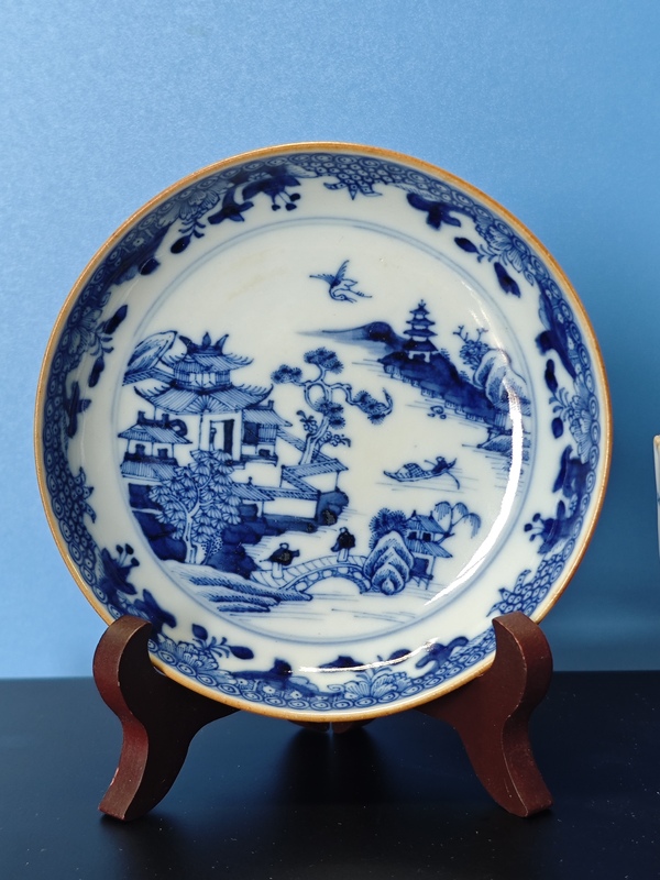 古玩陶瓷清乾隆青花山水樓閣通景紋杯碟一套拍賣,當(dāng)前價(jià)格1600元