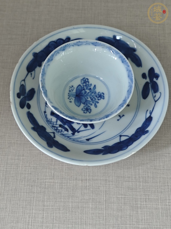 古玩陶瓷外醬釉內青花花卉紋杯碟一套真品鑒賞圖