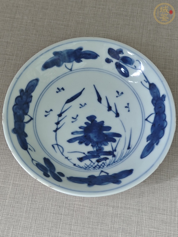 古玩陶瓷外醬釉內青花花卉紋杯碟一套真品鑒賞圖