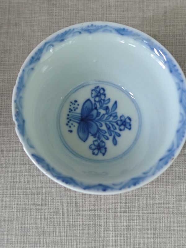 古玩陶瓷清康熙外醬釉內青花花卉紋杯碟一套拍賣，當前價格1200元