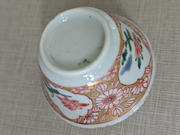 古玩轉賣清雍正粉彩花卉人物杯碟一套拍賣，當前價格1888元
