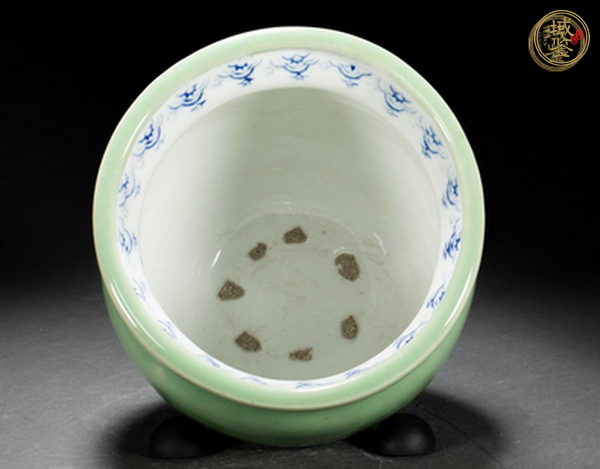 古玩陶瓷青釉刻海水紋花囊真品鑒賞圖
