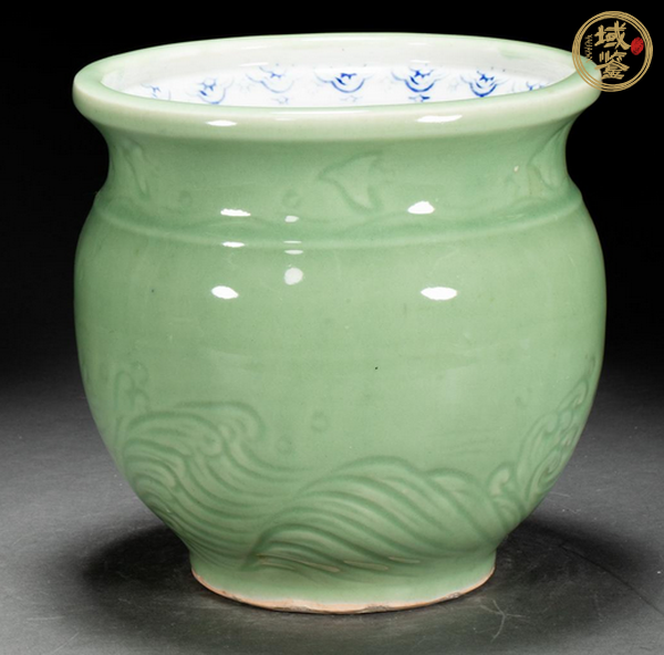 古玩陶瓷青釉刻海水紋花囊真品鑒賞圖