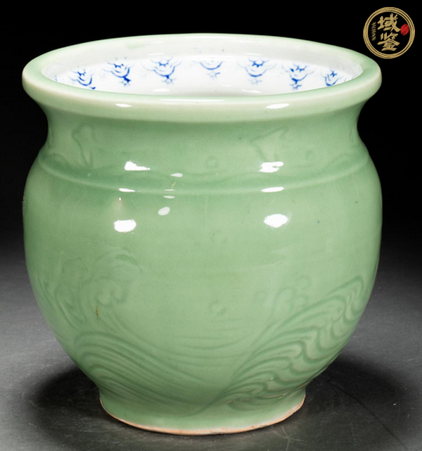 古玩陶瓷青釉刻海水紋花囊真品鑒賞圖