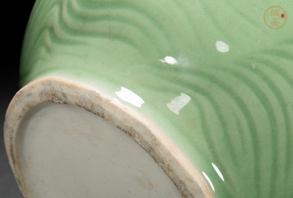 古玩陶瓷青釉刻海水紋花囊拍賣,當前價格50元