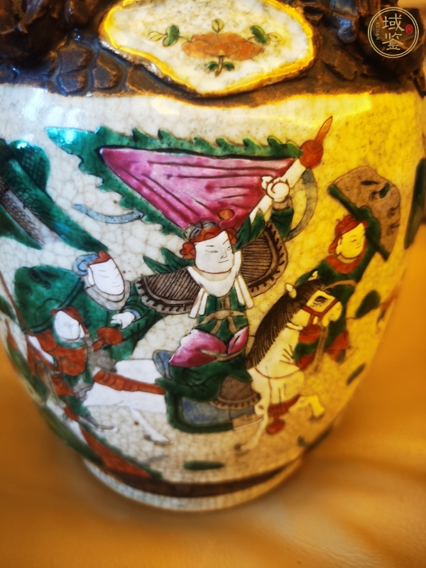 古玩陶瓷哥釉粉彩刀馬人物雙耳瓶真品鑒賞圖