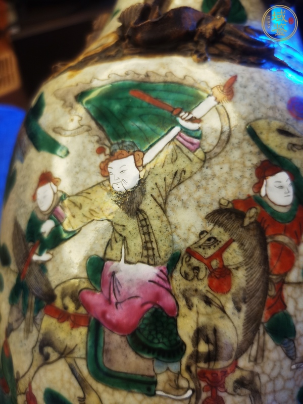 古玩陶瓷哥釉粉彩刀馬人物雙耳瓶真品鑒賞圖