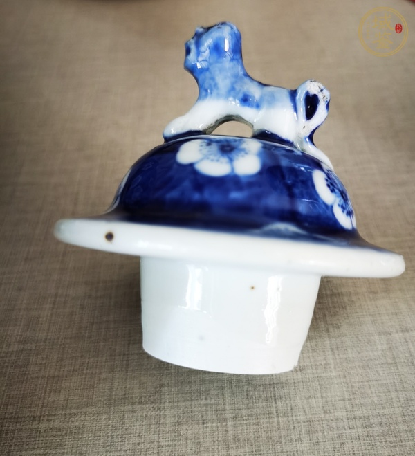 古玩陶瓷青花冰梅開窗人物蓋瓶真品鑒賞圖