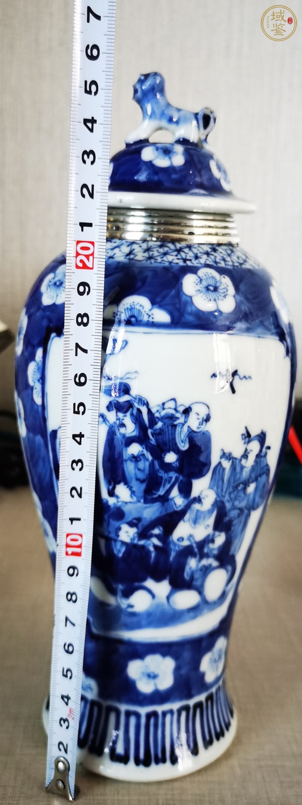 古玩陶瓷青花冰梅開窗人物蓋瓶真品鑒賞圖