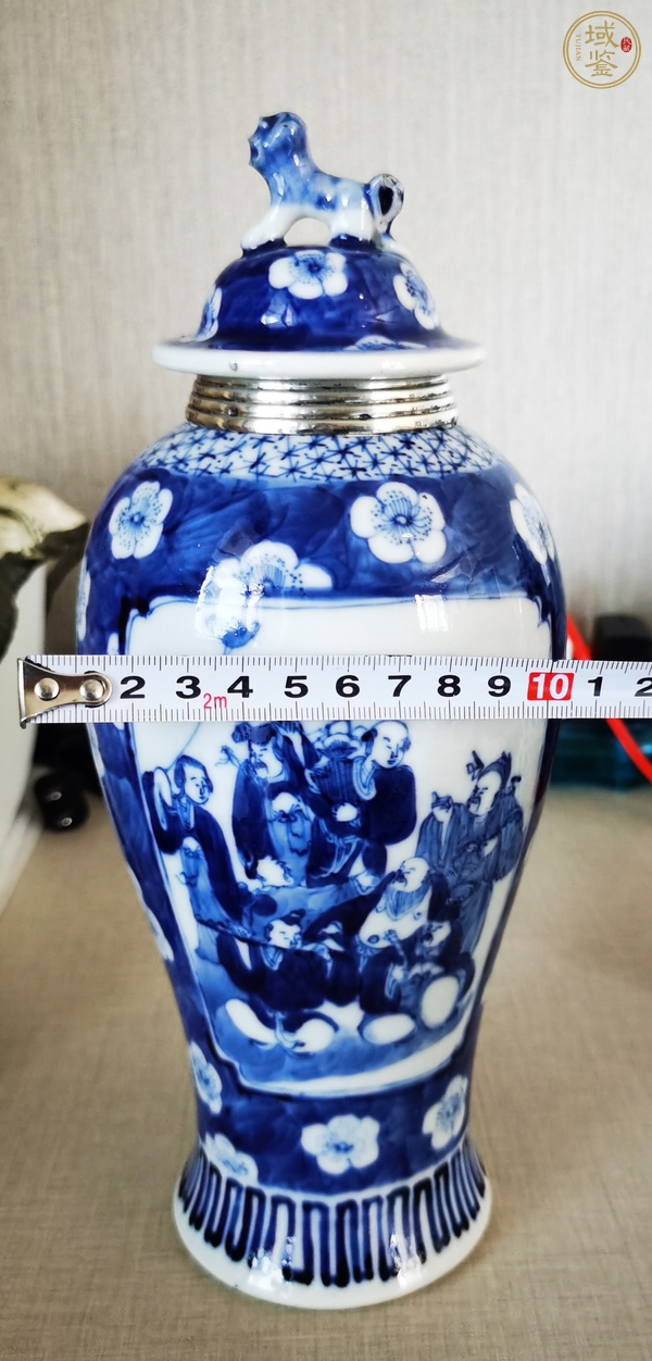 古玩陶瓷青花冰梅開窗人物蓋瓶真品鑒賞圖