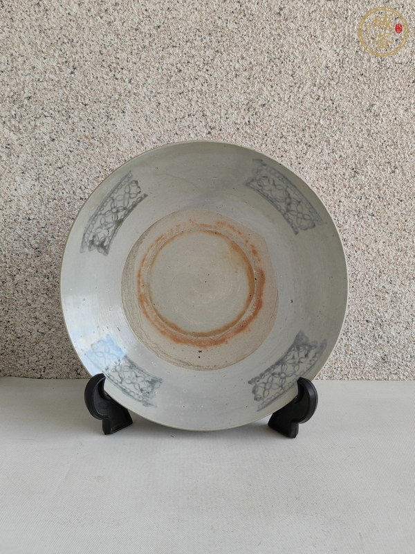 古玩陶瓷青花花卉紋盤真品鑒賞圖