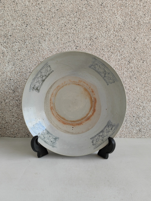 古玩轉(zhuǎn)賣青花花卉紋盤(pán)拍賣，當(dāng)前價(jià)格280元