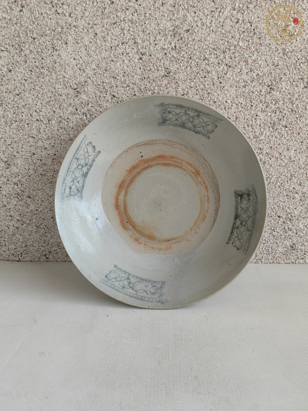 古玩陶瓷青花花卉紋盤真品鑒賞圖