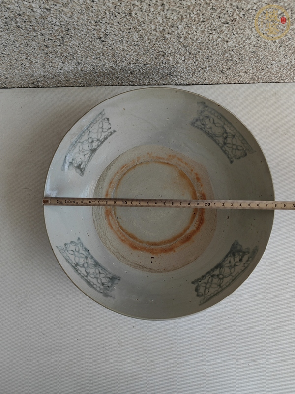 古玩陶瓷青花花卉紋盤真品鑒賞圖