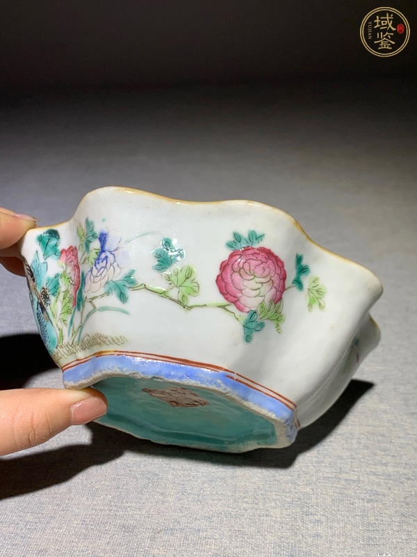 古玩陶瓷花鳥紋粉彩花口碗真品鑒賞圖