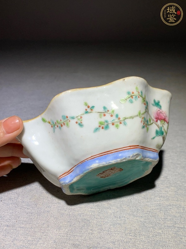 古玩陶瓷花鳥紋粉彩花口碗真品鑒賞圖