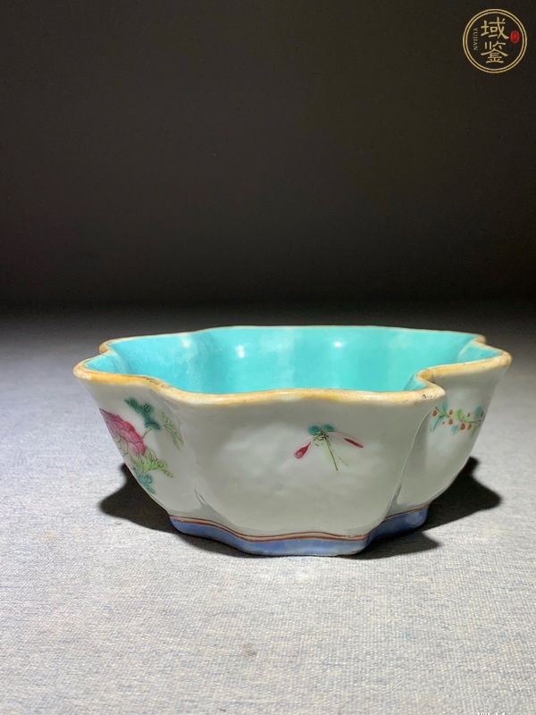 古玩陶瓷花鳥紋粉彩花口碗真品鑒賞圖