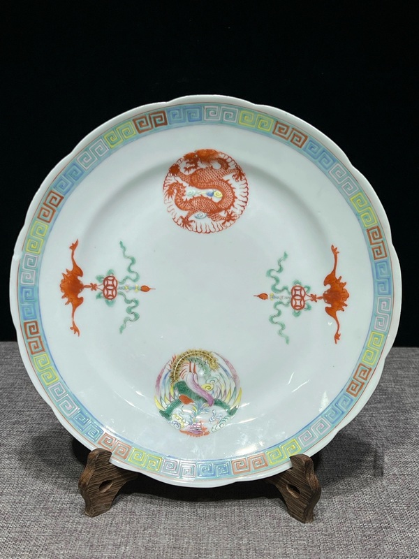古玩轉(zhuǎn)賣晚清民國·龍鳳碗細路粉彩大盤拍賣,當(dāng)前價格2660元
