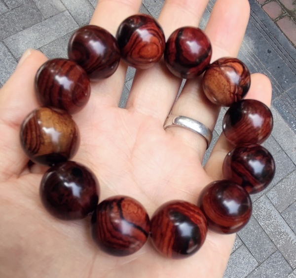 古玩轉(zhuǎn)賣手串拍賣，當(dāng)前價格2660元