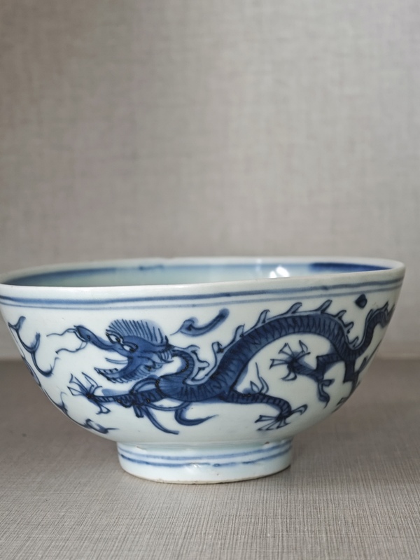 古玩轉(zhuǎn)賣明晚期青花海水龍紋碗拍賣，當(dāng)前價(jià)格299元