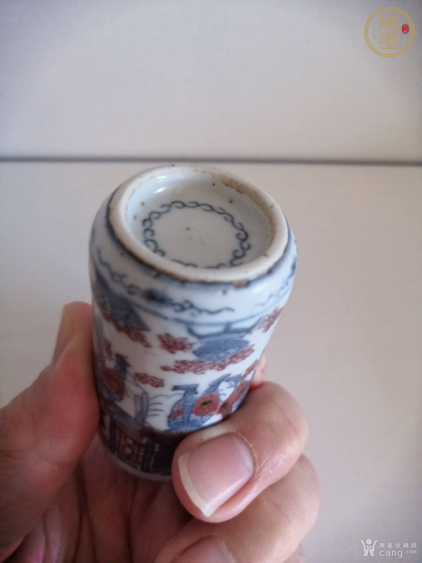 古玩陶瓷青花釉里紅人物故事紋鼻煙壺真品鑒賞圖